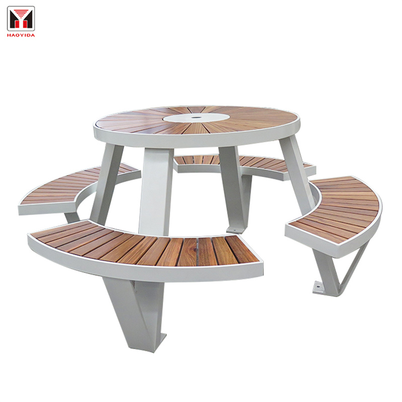 Mestský pouličný nábytok Vonkajší okrúhly drevený piknikový stôl s otvormi 1
