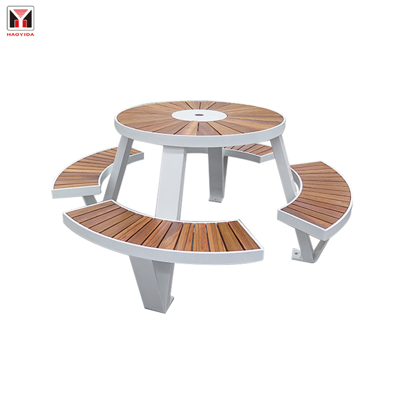 Mestský pouličný nábytok Vonkajší okrúhly drevený piknikový stôl s otvormi 2