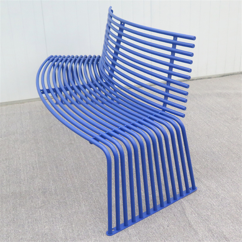 1.8 მეტრი თანამედროვე დიზაინის ლურჯი პარკის მეტალის მოსახვევი სკამი 8